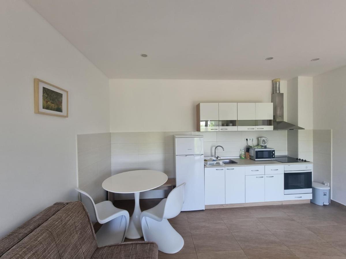 Apartmani Jozic Seline ภายนอก รูปภาพ