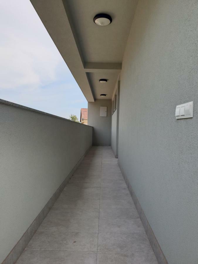 Apartmani Jozic Seline ภายนอก รูปภาพ